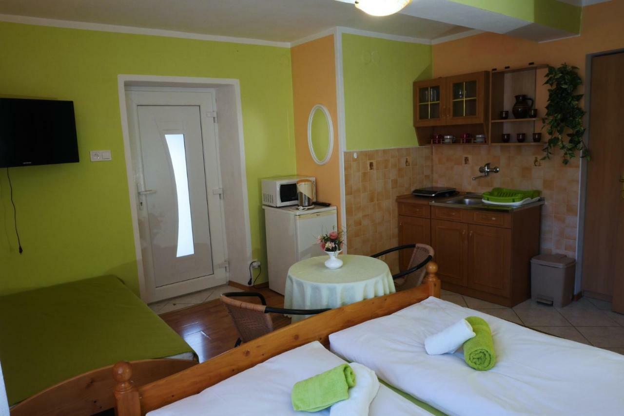 Apartman Pri Zamocku Bešeňová Zewnętrze zdjęcie