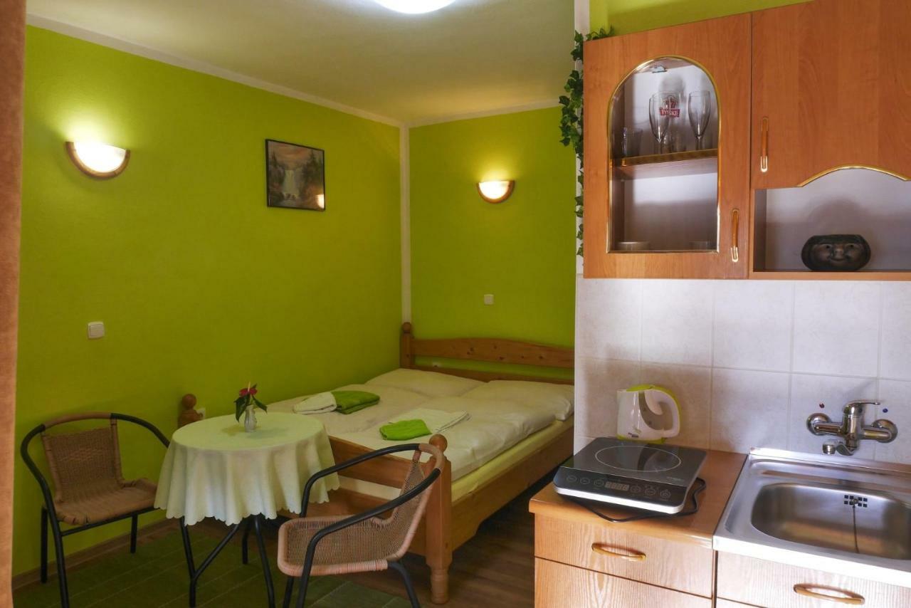 Apartman Pri Zamocku Bešeňová Zewnętrze zdjęcie