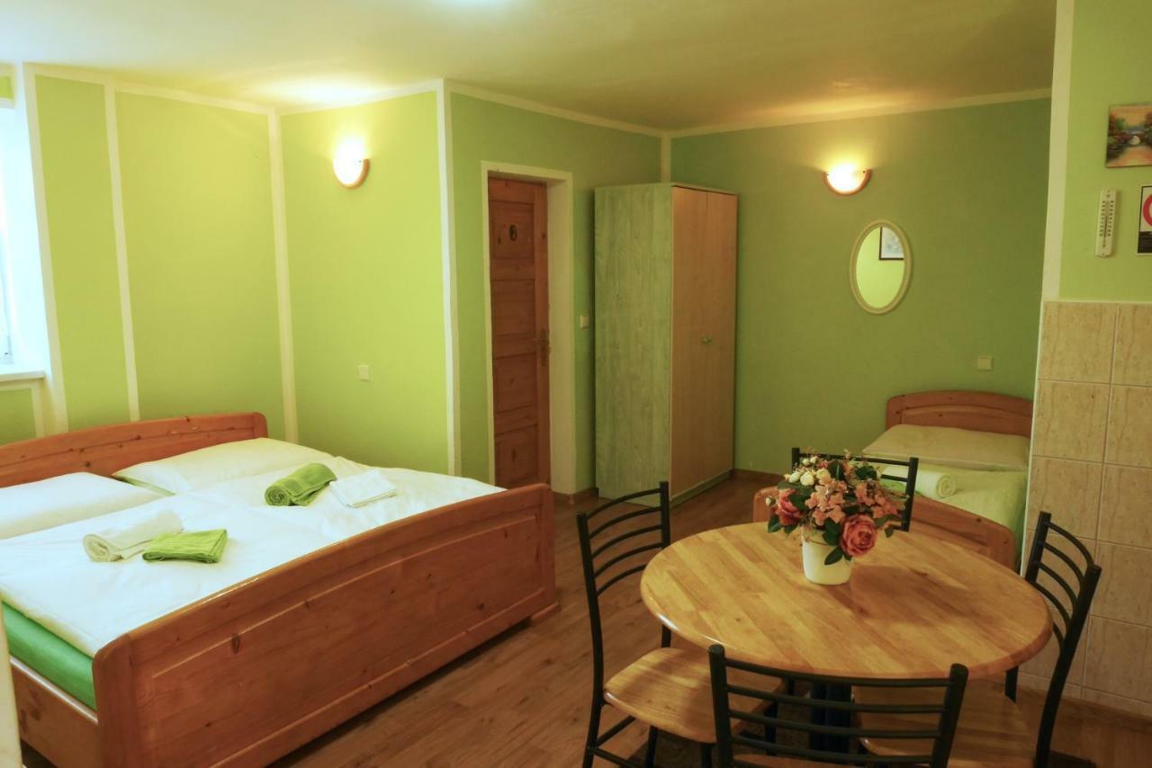 Apartman Pri Zamocku Bešeňová Zewnętrze zdjęcie
