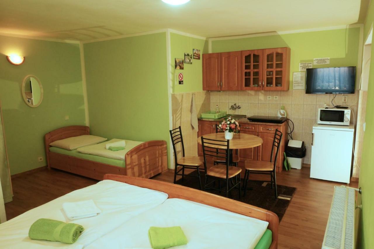 Apartman Pri Zamocku Bešeňová Zewnętrze zdjęcie